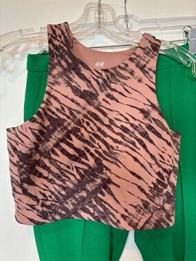 H&M Pink and Black Animal-Print Cropped Tank